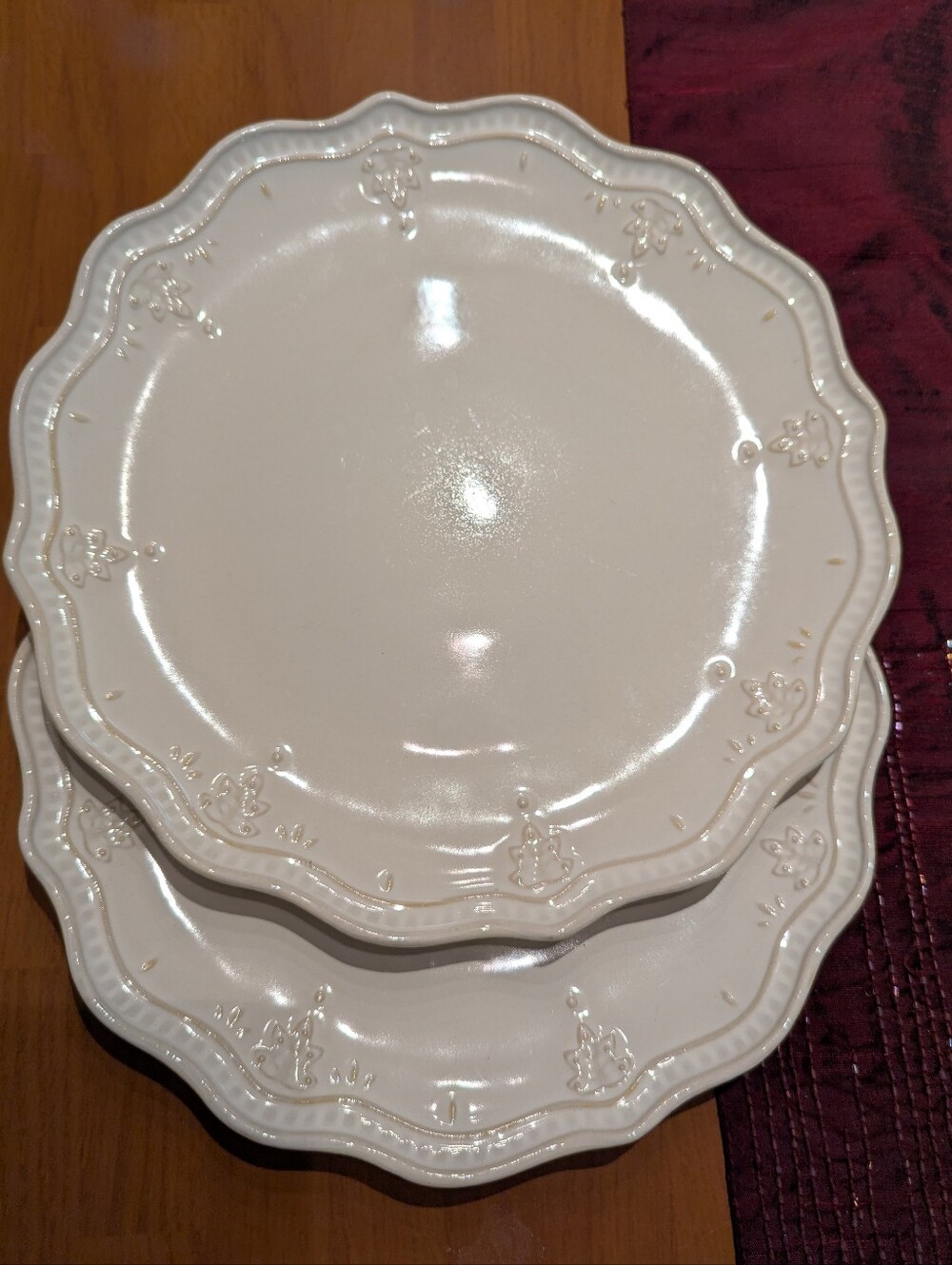 The Pioneer Woman Farmhouse Lace Ivory Scalloped Dinner Plates 2 Pc Set 10.75"